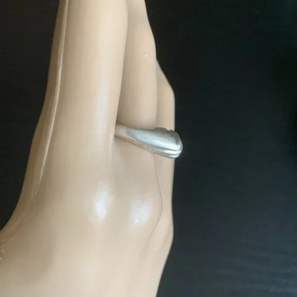 Sterling Abstract Ring - Picture 3 of 8